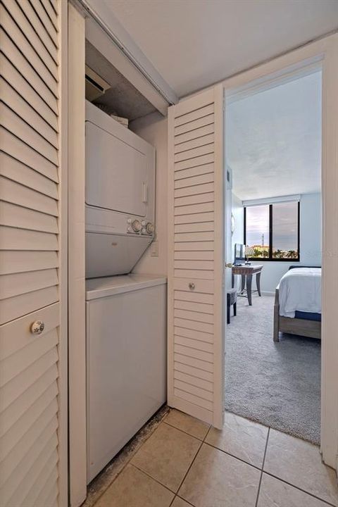 待售: $410,000 (2 贝兹, 2 浴室, 1050 平方英尺)