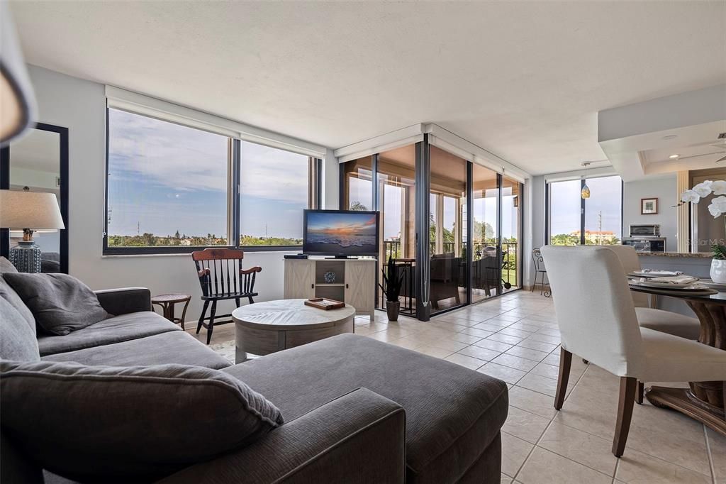 待售: $410,000 (2 贝兹, 2 浴室, 1050 平方英尺)