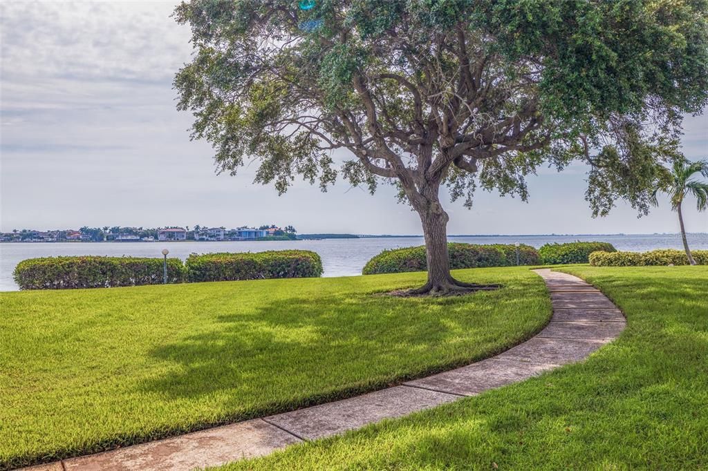 待售: $410,000 (2 贝兹, 2 浴室, 1050 平方英尺)