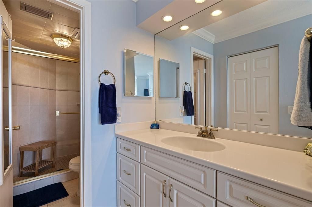 待售: $410,000 (2 贝兹, 2 浴室, 1050 平方英尺)