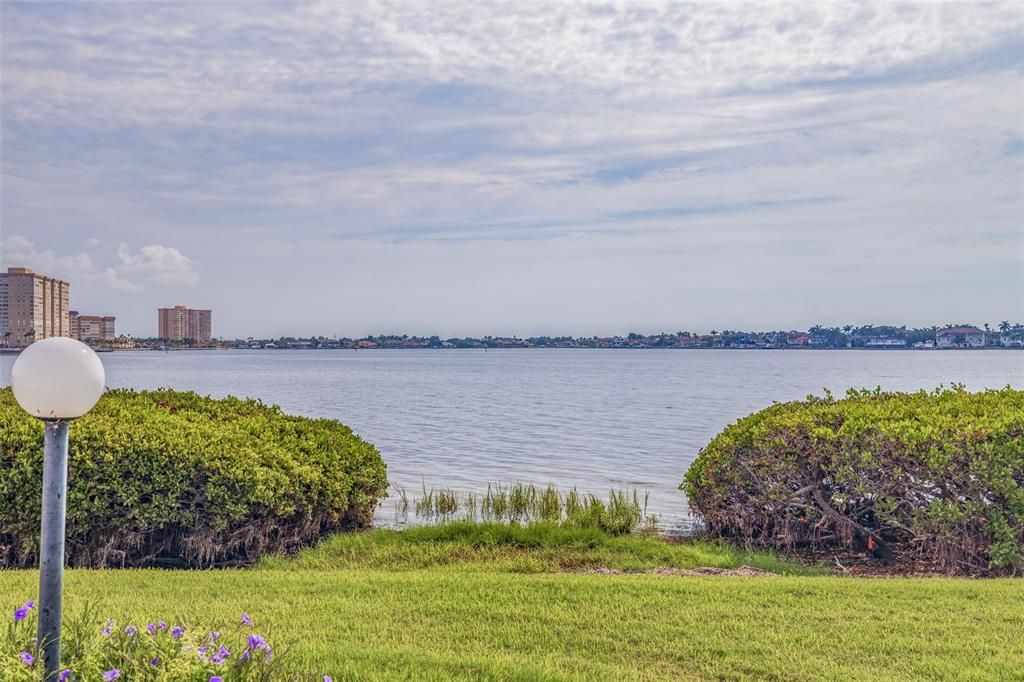 待售: $410,000 (2 贝兹, 2 浴室, 1050 平方英尺)