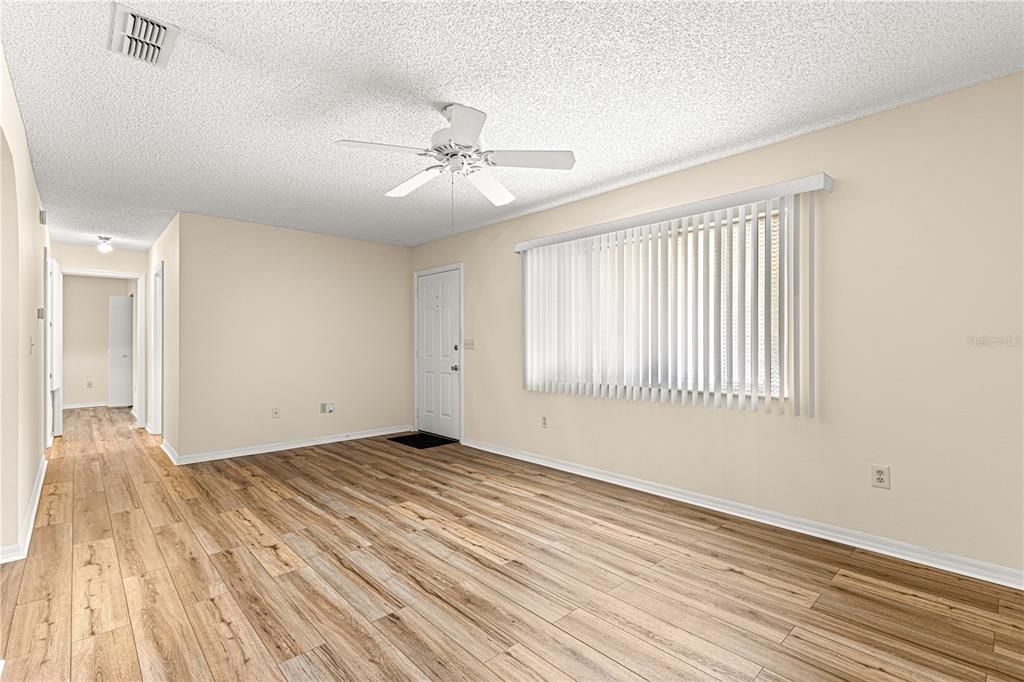 For Sale: $179,900 (2 beds, 2 baths, 960 Square Feet)