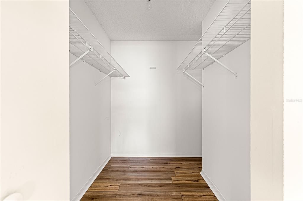 For Sale: $179,900 (2 beds, 2 baths, 960 Square Feet)