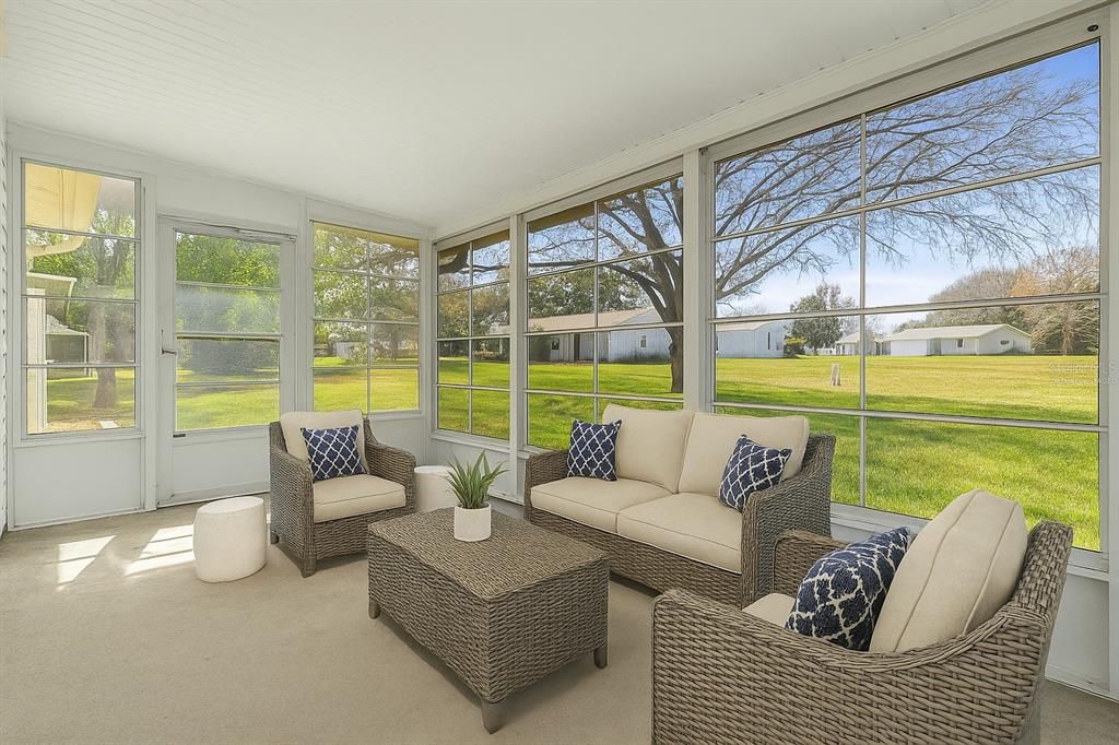 For Sale: $179,900 (2 beds, 2 baths, 960 Square Feet)