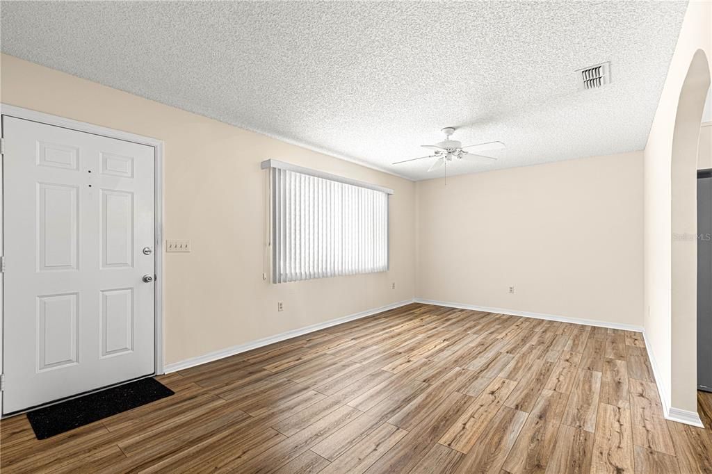 For Sale: $179,900 (2 beds, 2 baths, 960 Square Feet)