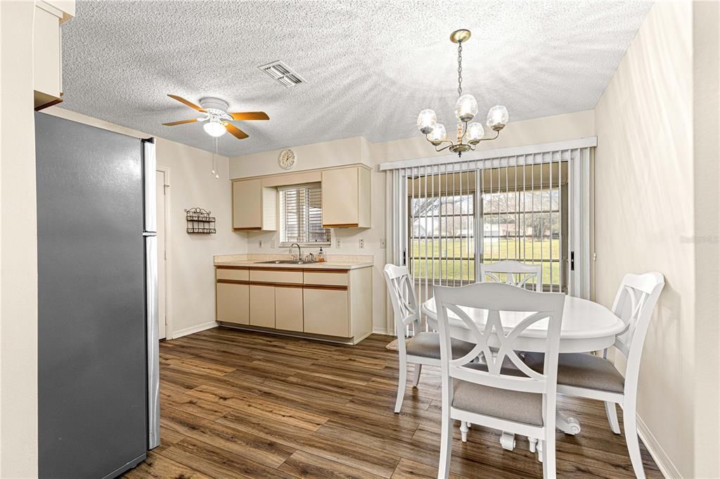 For Sale: $179,900 (2 beds, 2 baths, 960 Square Feet)