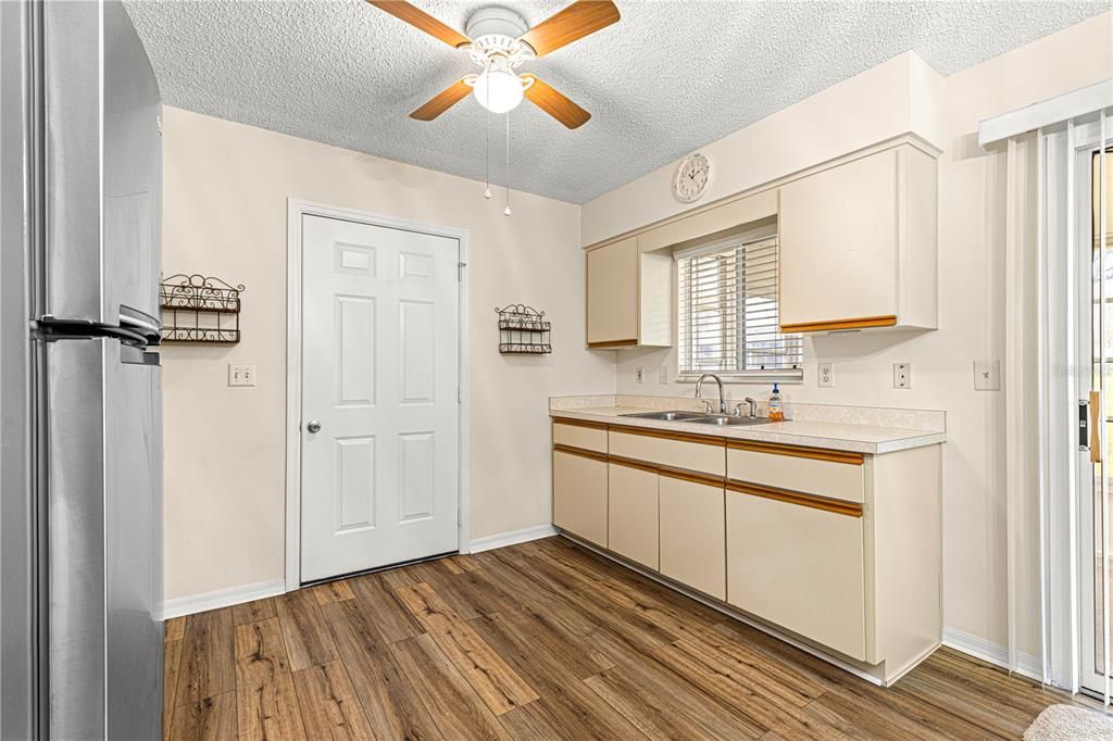 For Sale: $179,900 (2 beds, 2 baths, 960 Square Feet)