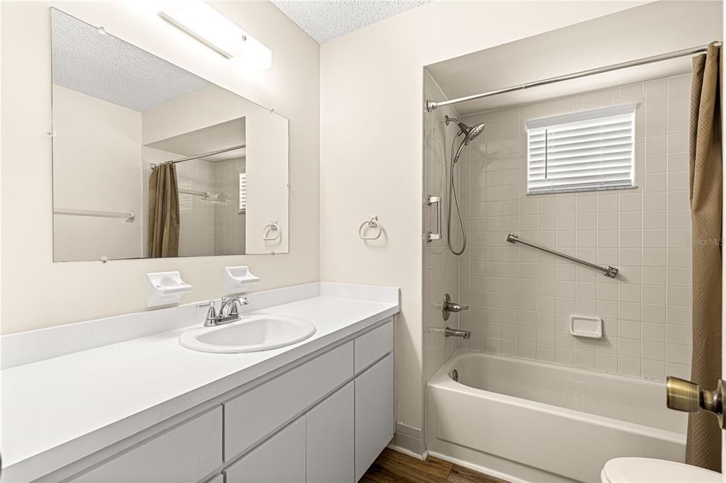 For Sale: $179,900 (2 beds, 2 baths, 960 Square Feet)