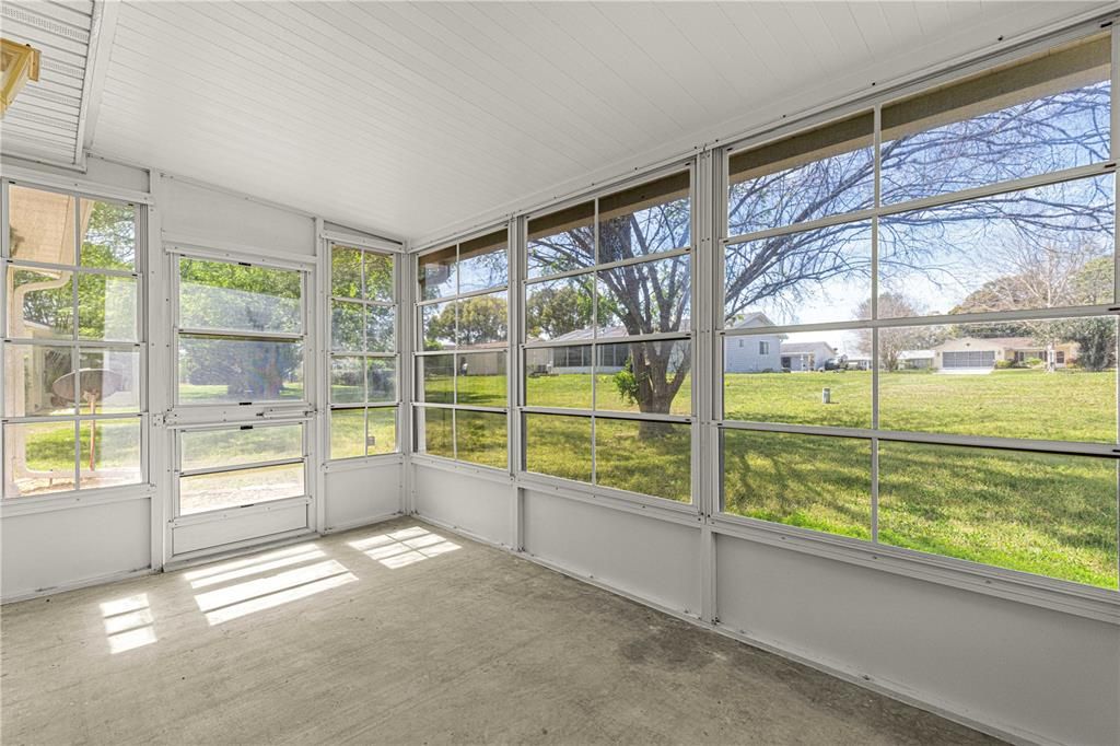 For Sale: $179,900 (2 beds, 2 baths, 960 Square Feet)