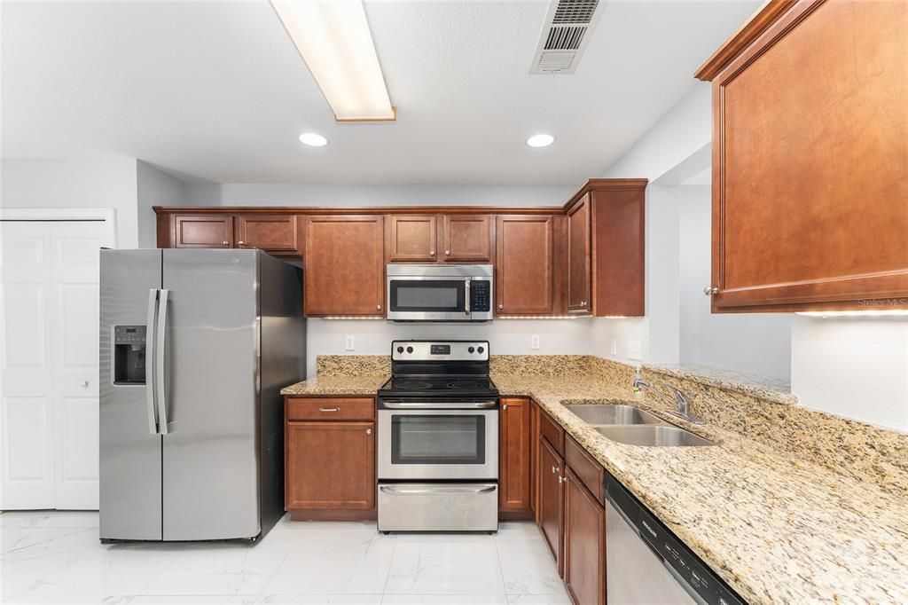 For Sale: $239,000 (2 beds, 2 baths, 1120 Square Feet)