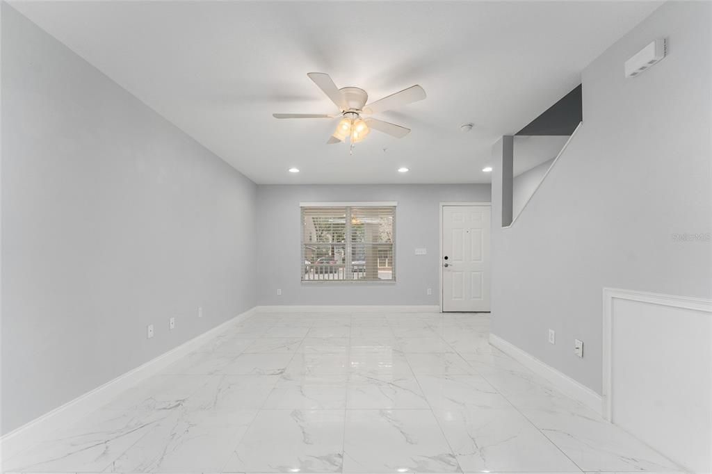 For Sale: $239,000 (2 beds, 2 baths, 1120 Square Feet)