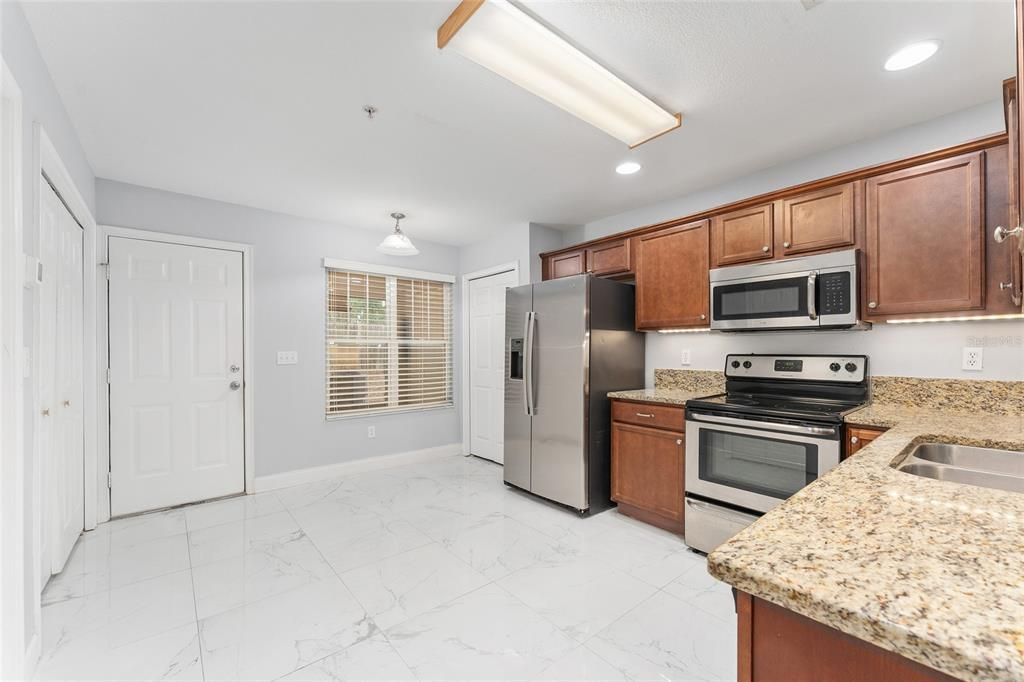 For Sale: $239,000 (2 beds, 2 baths, 1120 Square Feet)