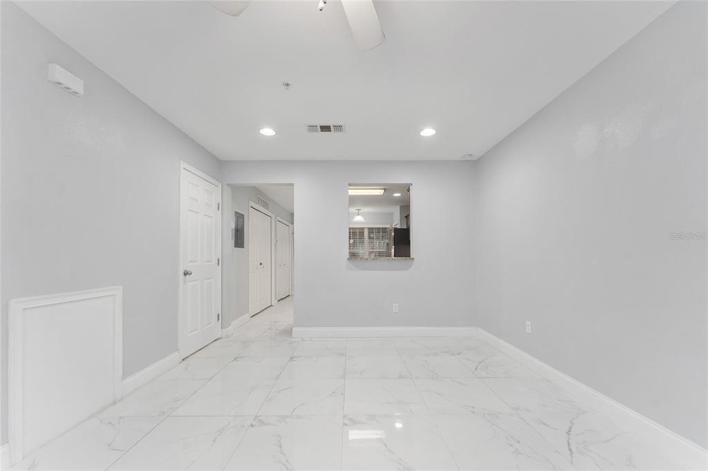 For Sale: $239,000 (2 beds, 2 baths, 1120 Square Feet)