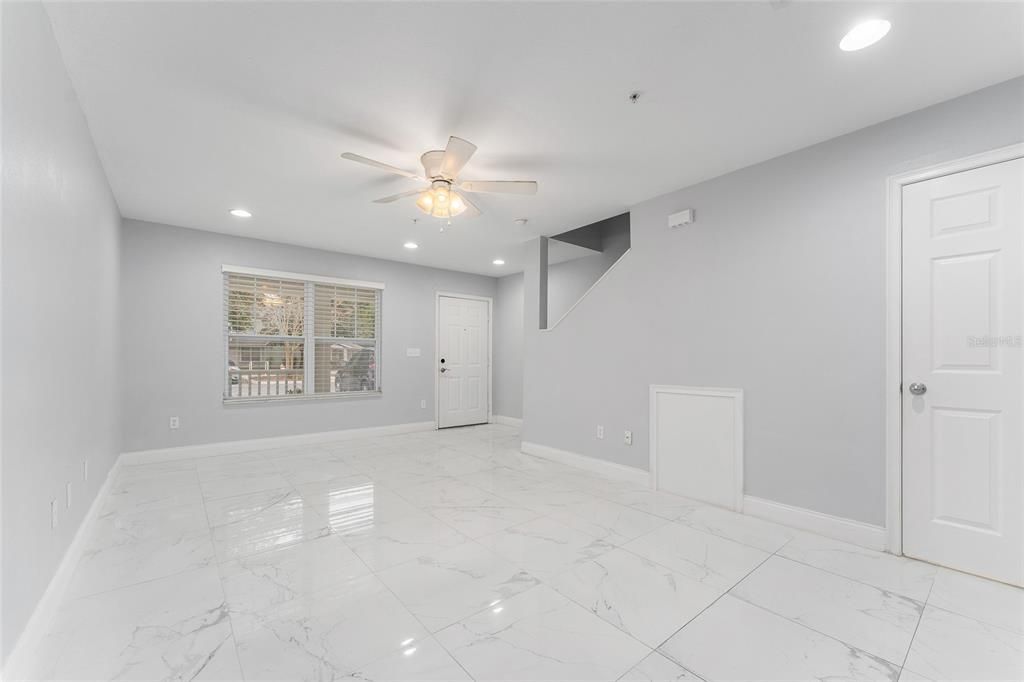 For Sale: $239,000 (2 beds, 2 baths, 1120 Square Feet)