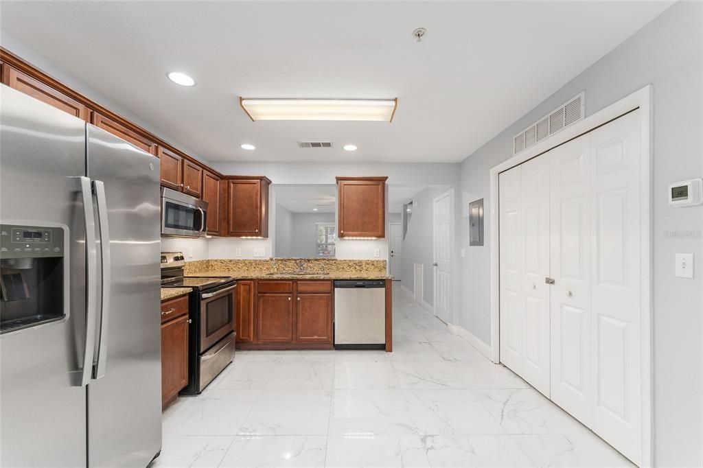 For Sale: $239,000 (2 beds, 2 baths, 1120 Square Feet)