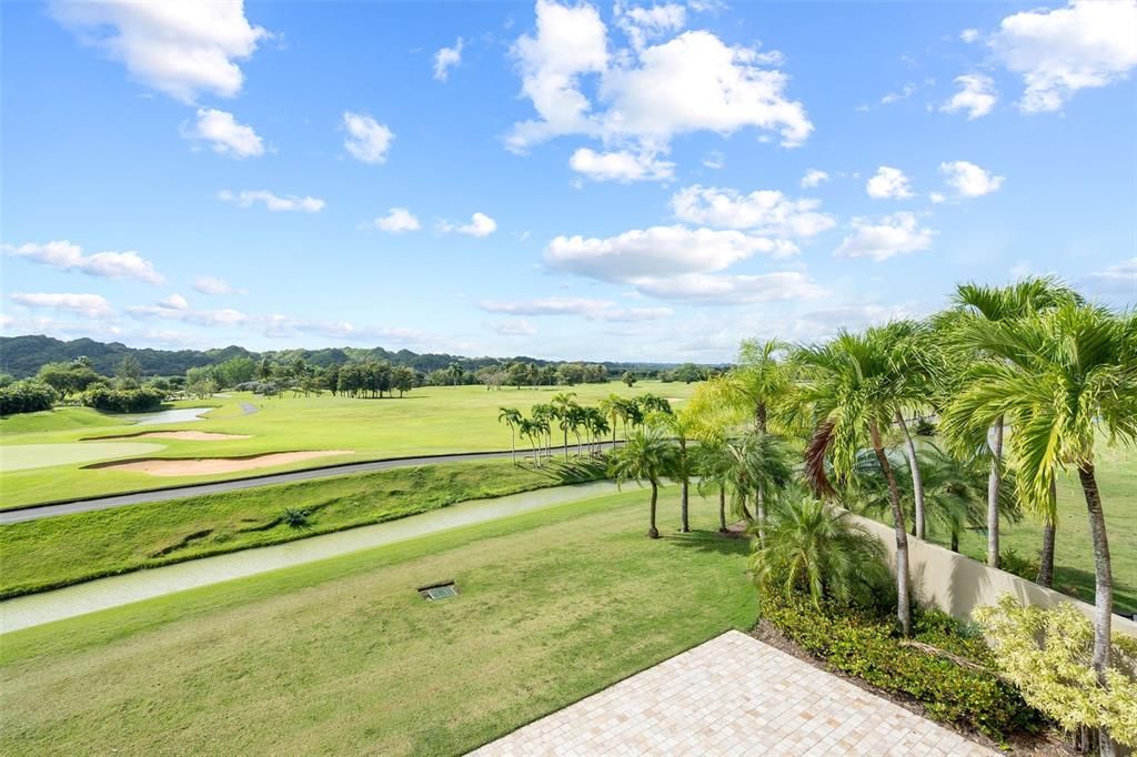 For Sale: $2,995,000 (3 beds, 3 baths, 2320 Square Feet)