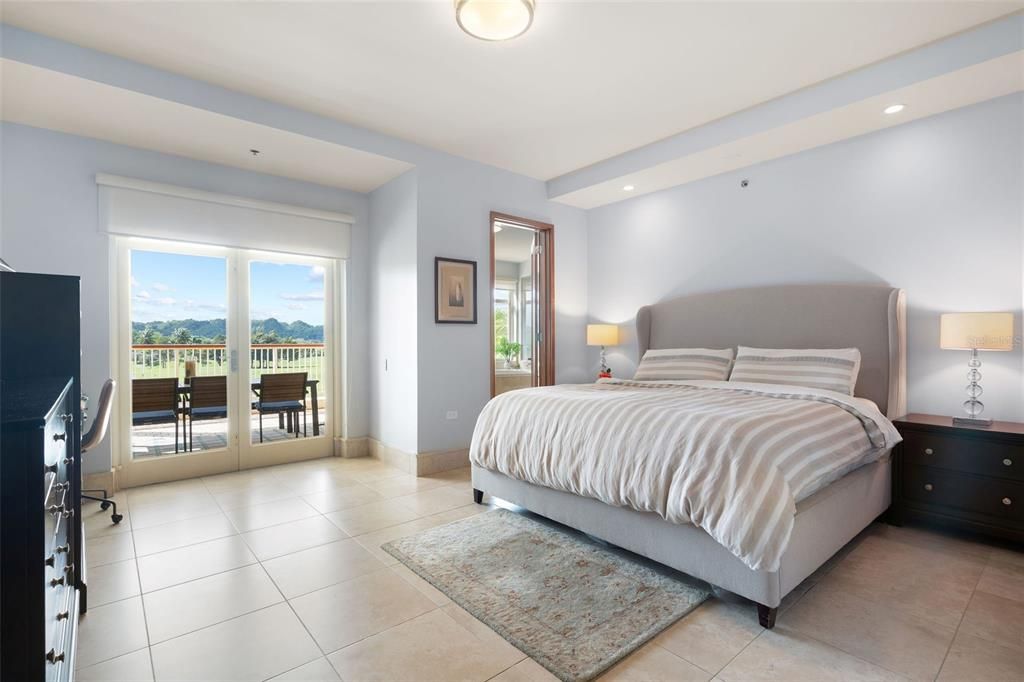 For Sale: $2,995,000 (3 beds, 3 baths, 2320 Square Feet)