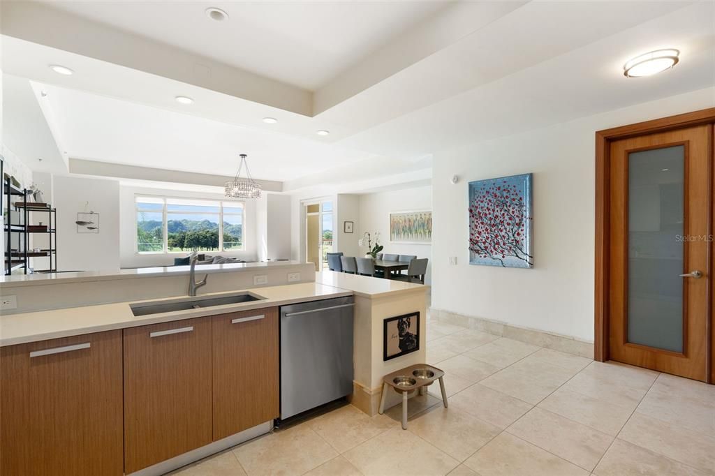 For Sale: $2,995,000 (3 beds, 3 baths, 2320 Square Feet)