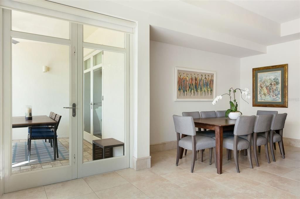 For Sale: $2,995,000 (3 beds, 3 baths, 2320 Square Feet)