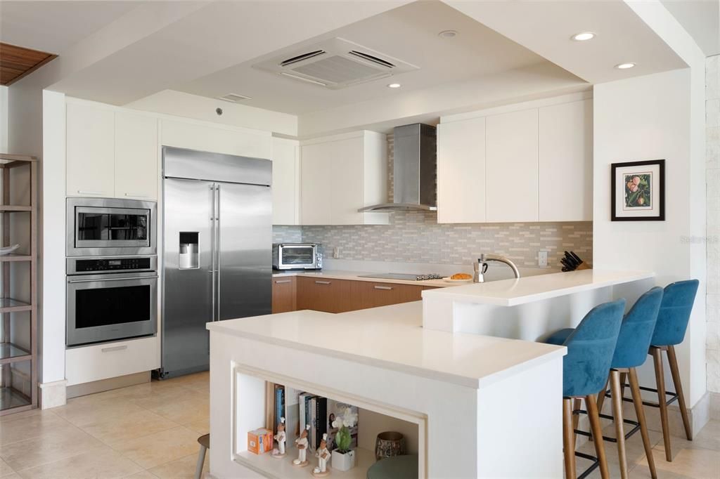 For Sale: $2,995,000 (3 beds, 3 baths, 2320 Square Feet)