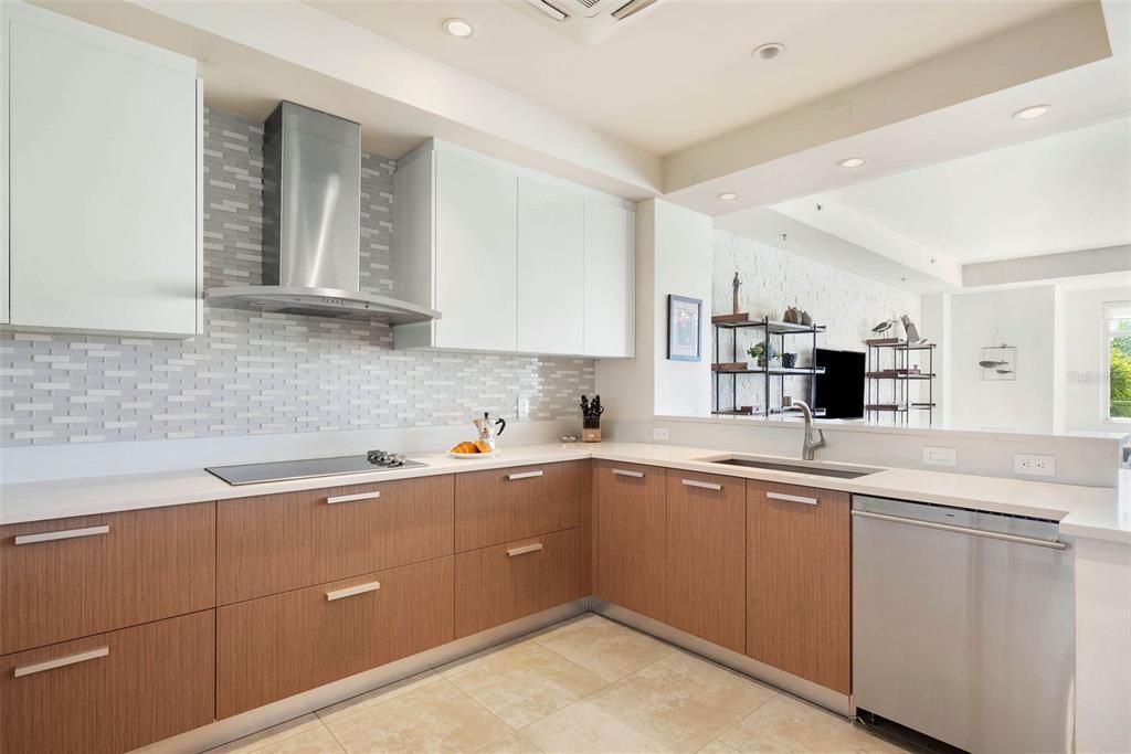 For Sale: $2,995,000 (3 beds, 3 baths, 2320 Square Feet)