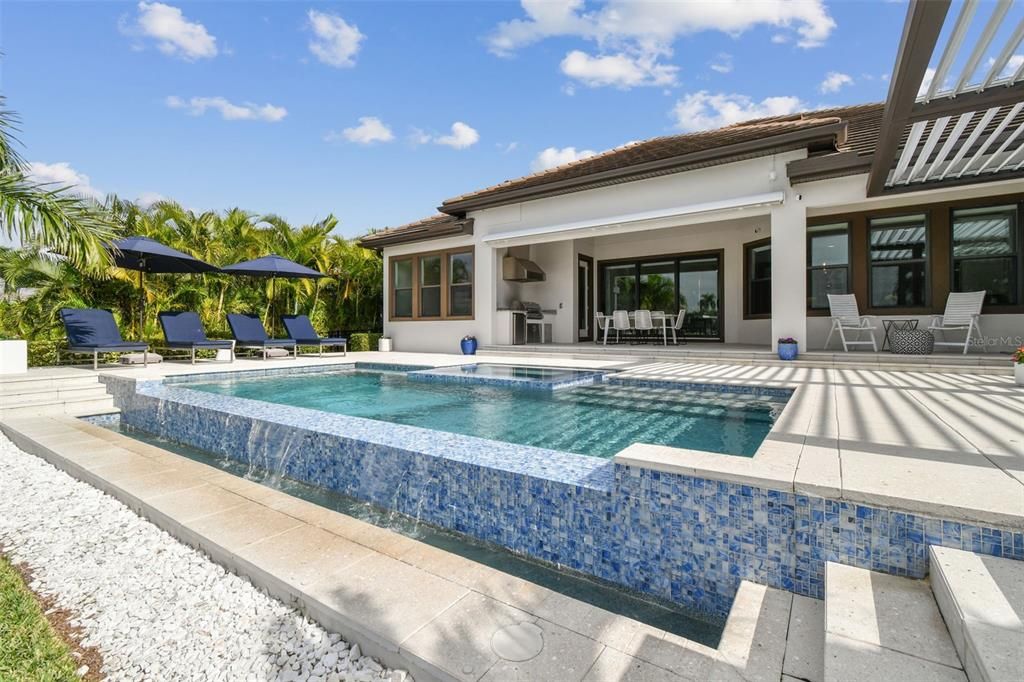 На продажу: $3,095,000 (4 спален, 5 ванн, 4154 Квадратных фут)