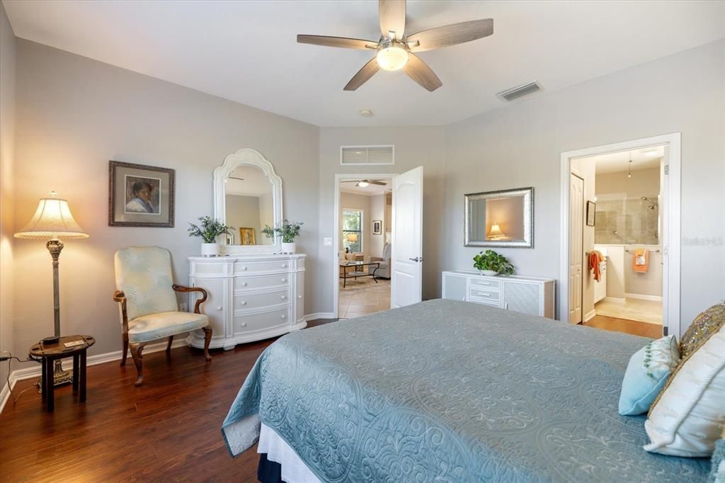 待售: $355,000 (2 贝兹, 2 浴室, 1523 平方英尺)