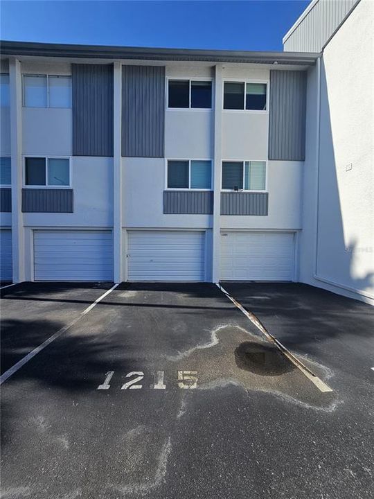 В аренду: $2,700 (2 спален, 2 ванн, 1040 Квадратных фут)