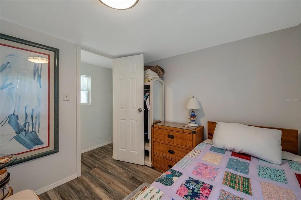 На продажу: $139,000 (2 спален, 1 ванн, 864 Квадратных фут)