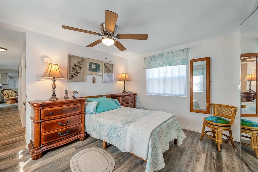 На продажу: $139,000 (2 спален, 1 ванн, 864 Квадратных фут)