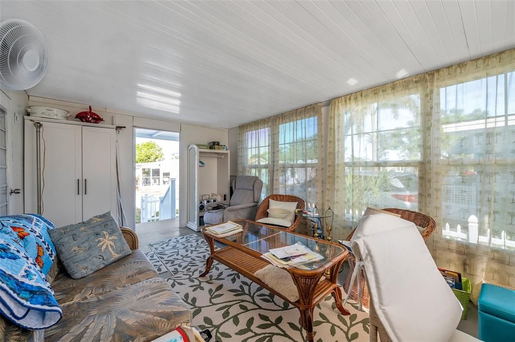 На продажу: $139,000 (2 спален, 1 ванн, 864 Квадратных фут)