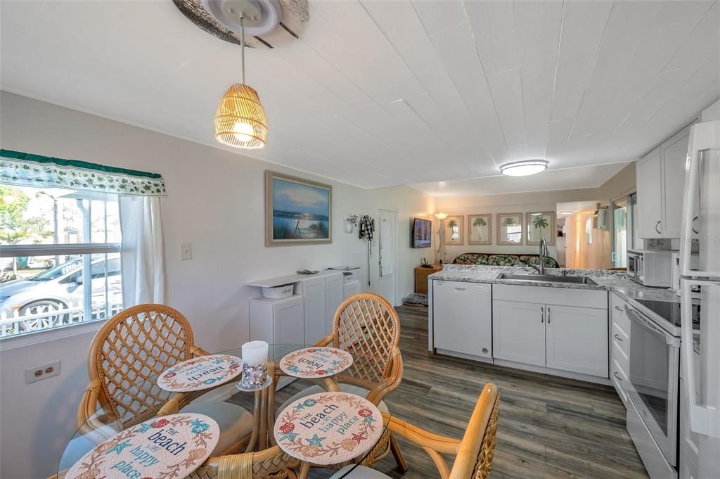 На продажу: $139,000 (2 спален, 1 ванн, 864 Квадратных фут)