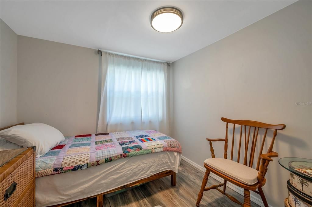 На продажу: $139,000 (2 спален, 1 ванн, 864 Квадратных фут)