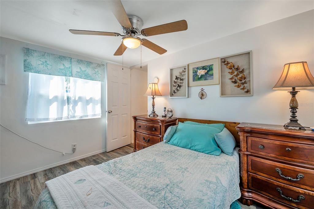 На продажу: $139,000 (2 спален, 1 ванн, 864 Квадратных фут)