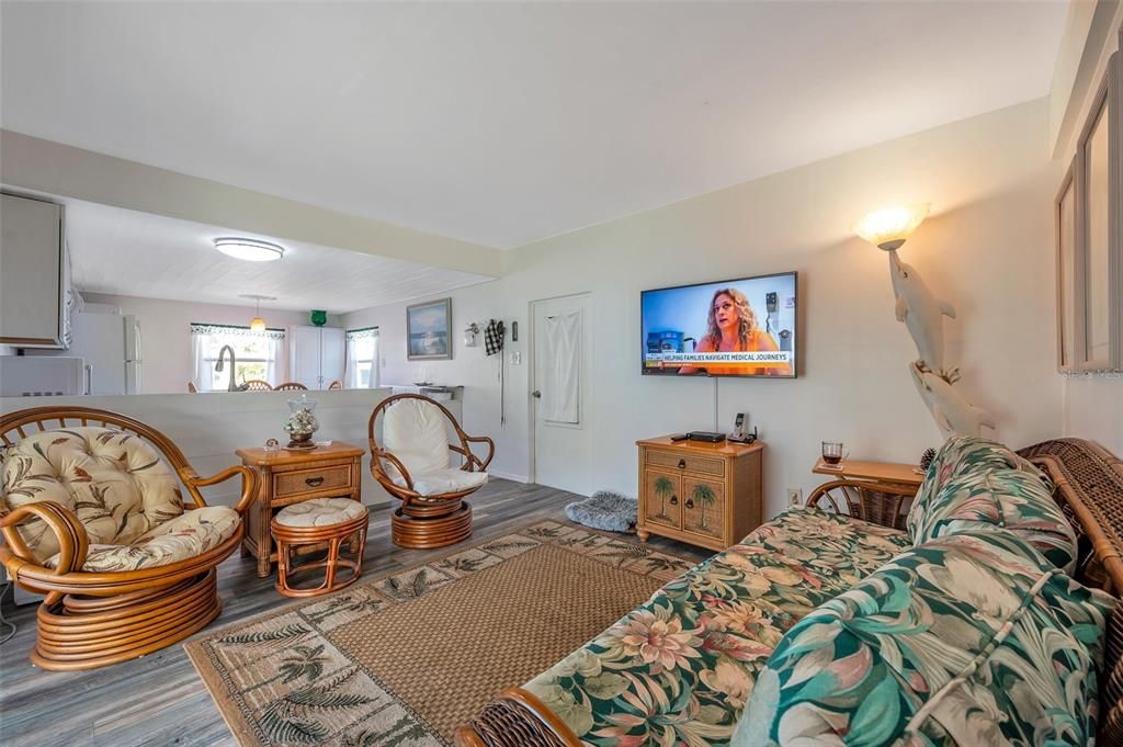 На продажу: $139,000 (2 спален, 1 ванн, 864 Квадратных фут)