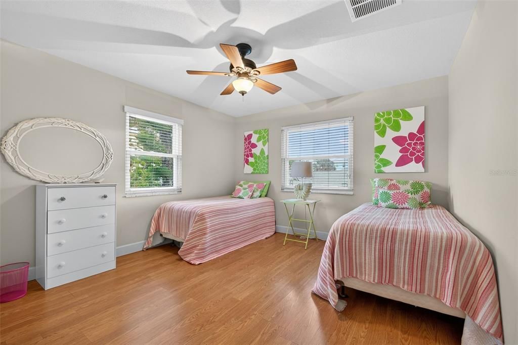 На продажу: $949,000 (4 спален, 2 ванн, 2144 Квадратных фут)