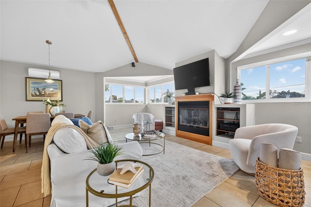 На продажу: $949,000 (4 спален, 2 ванн, 2144 Квадратных фут)