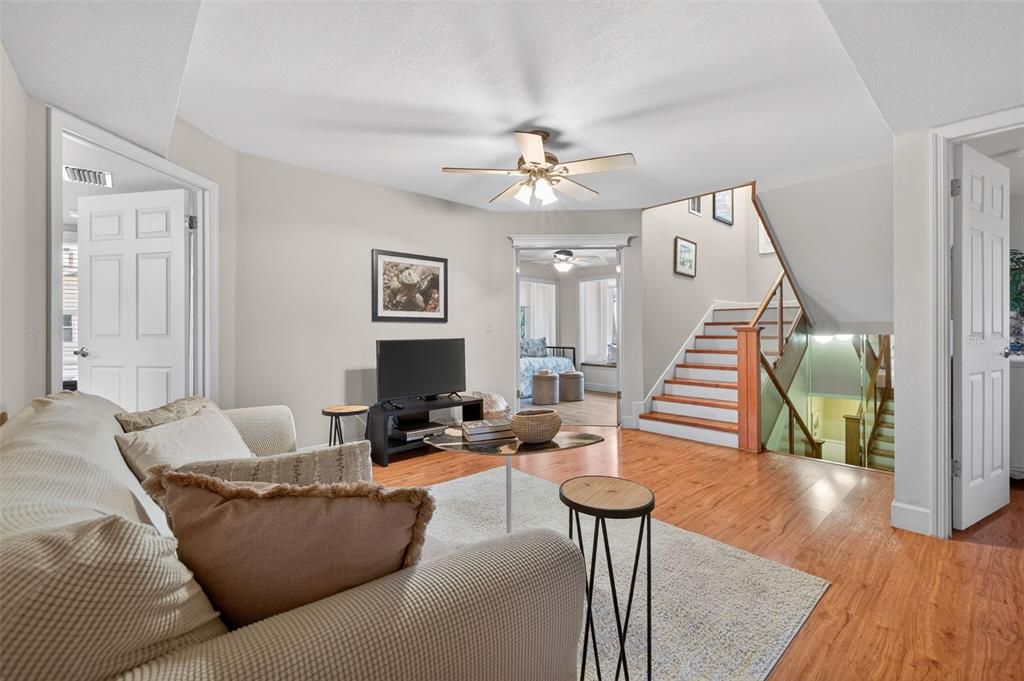 На продажу: $949,000 (4 спален, 2 ванн, 2144 Квадратных фут)