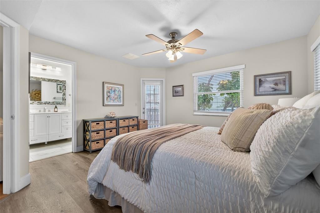 На продажу: $949,000 (4 спален, 2 ванн, 2144 Квадратных фут)