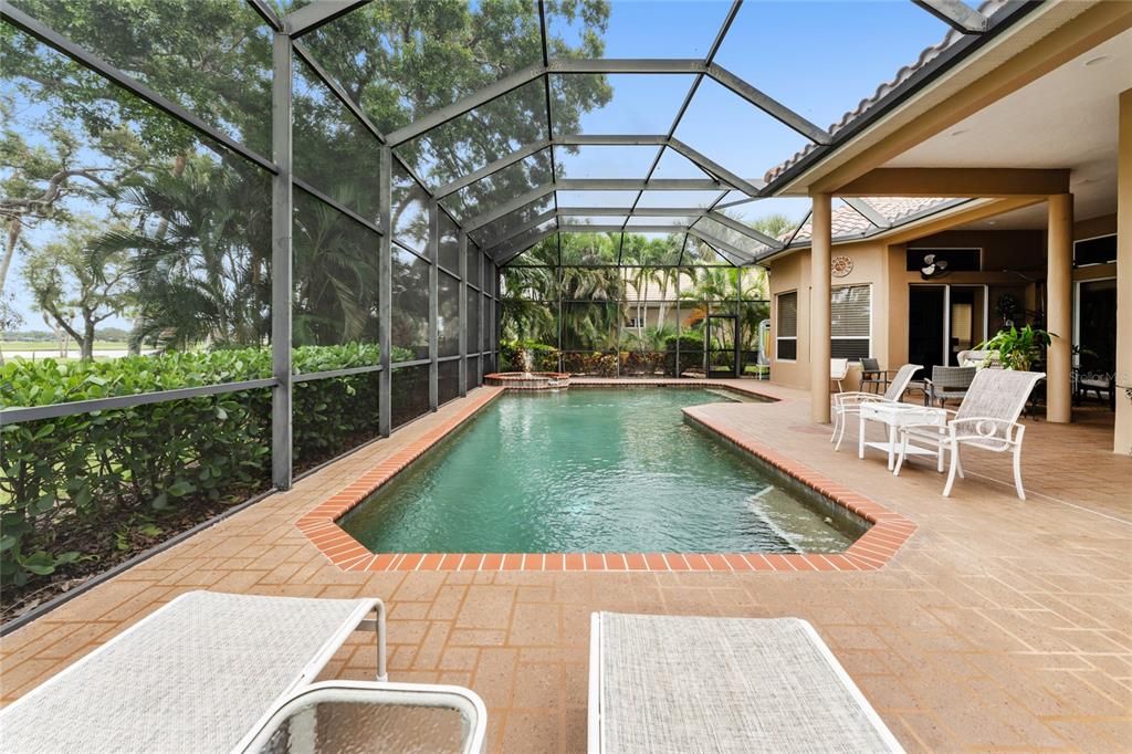 En Venta: $1,300,000 (4 camas, 3 baños, 3435 Pies cuadrados)