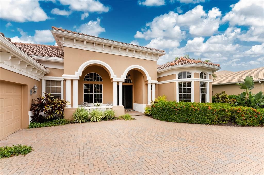 En Venta: $1,300,000 (4 camas, 3 baños, 3435 Pies cuadrados)