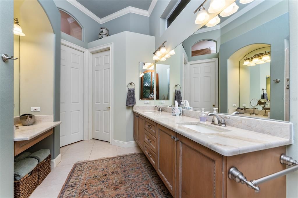 En Venta: $1,300,000 (4 camas, 3 baños, 3435 Pies cuadrados)