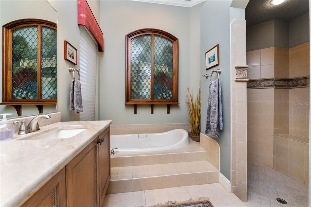 En Venta: $1,300,000 (4 camas, 3 baños, 3435 Pies cuadrados)