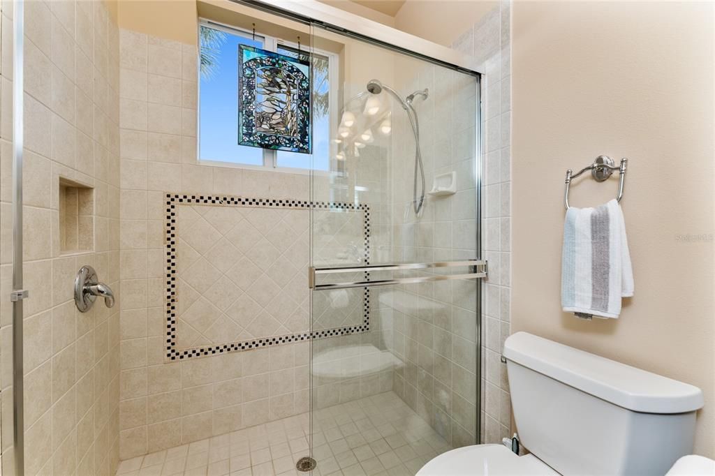 En Venta: $1,300,000 (4 camas, 3 baños, 3435 Pies cuadrados)