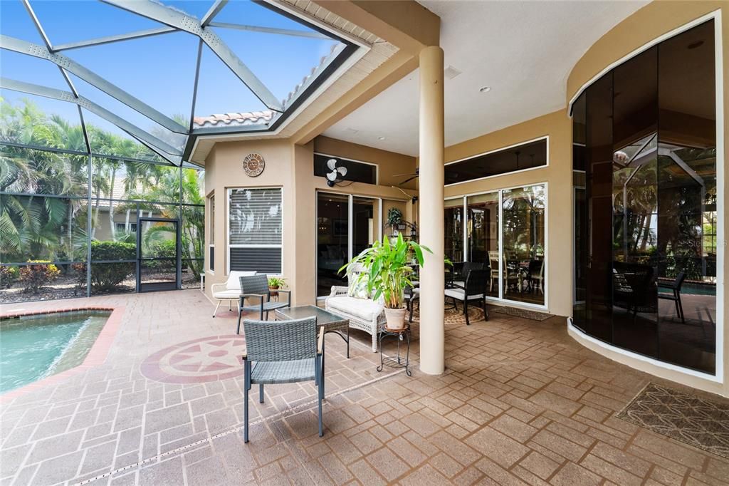 En Venta: $1,300,000 (4 camas, 3 baños, 3435 Pies cuadrados)