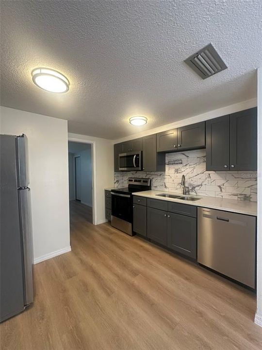 For Rent: $1,695 (3 beds, 2 baths, 881 Square Feet)