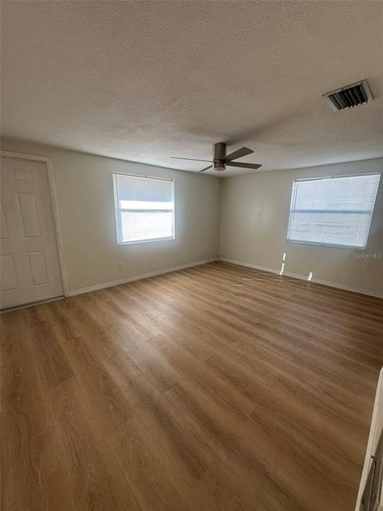 For Rent: $1,695 (3 beds, 2 baths, 881 Square Feet)