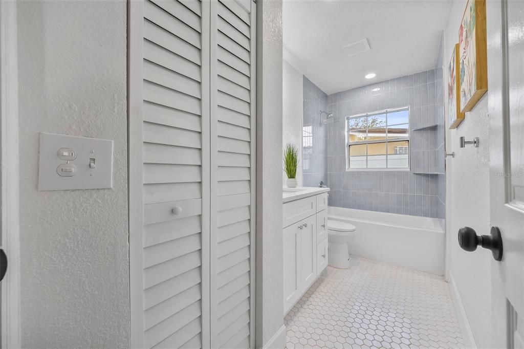 На продажу: $699,900 (4 спален, 2 ванн, 1761 Квадратных фут)