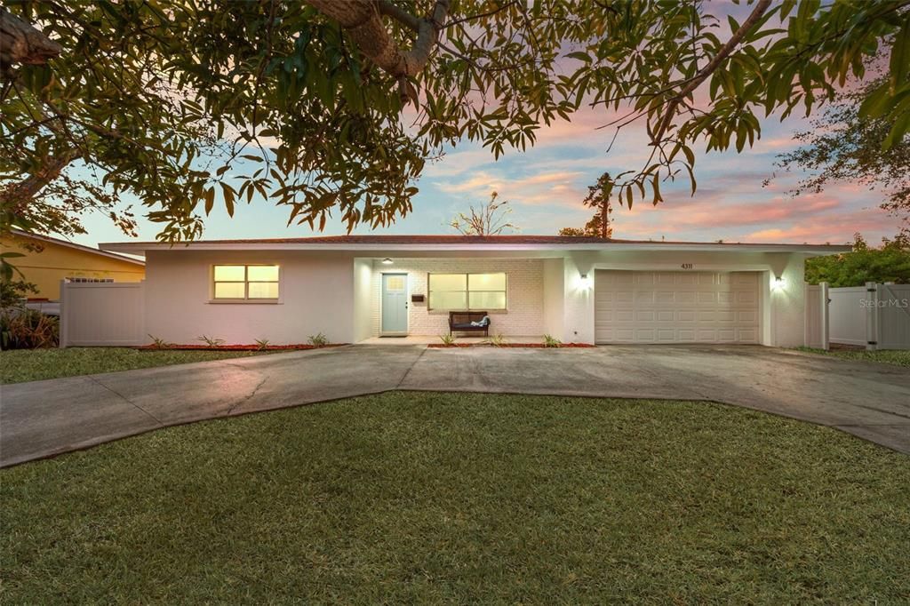 На продажу: $699,900 (4 спален, 2 ванн, 1761 Квадратных фут)