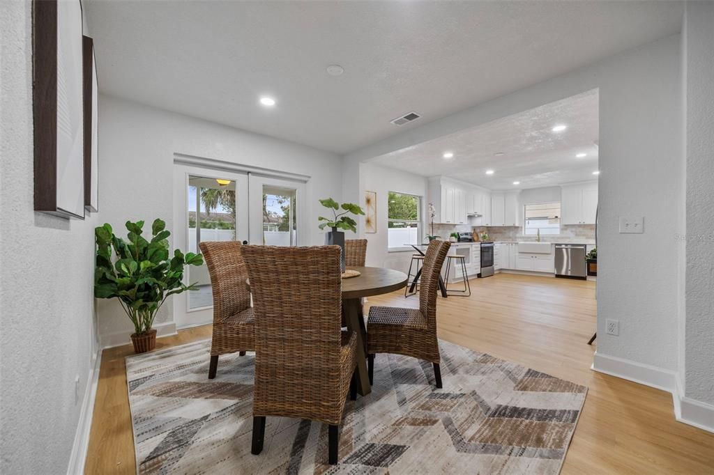 На продажу: $699,900 (4 спален, 2 ванн, 1761 Квадратных фут)